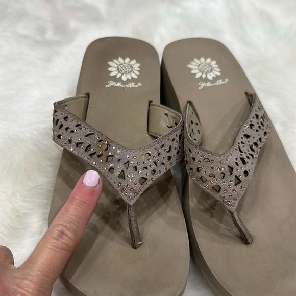 Yellow Box tan wedges size 8 - Picture 3 of 13